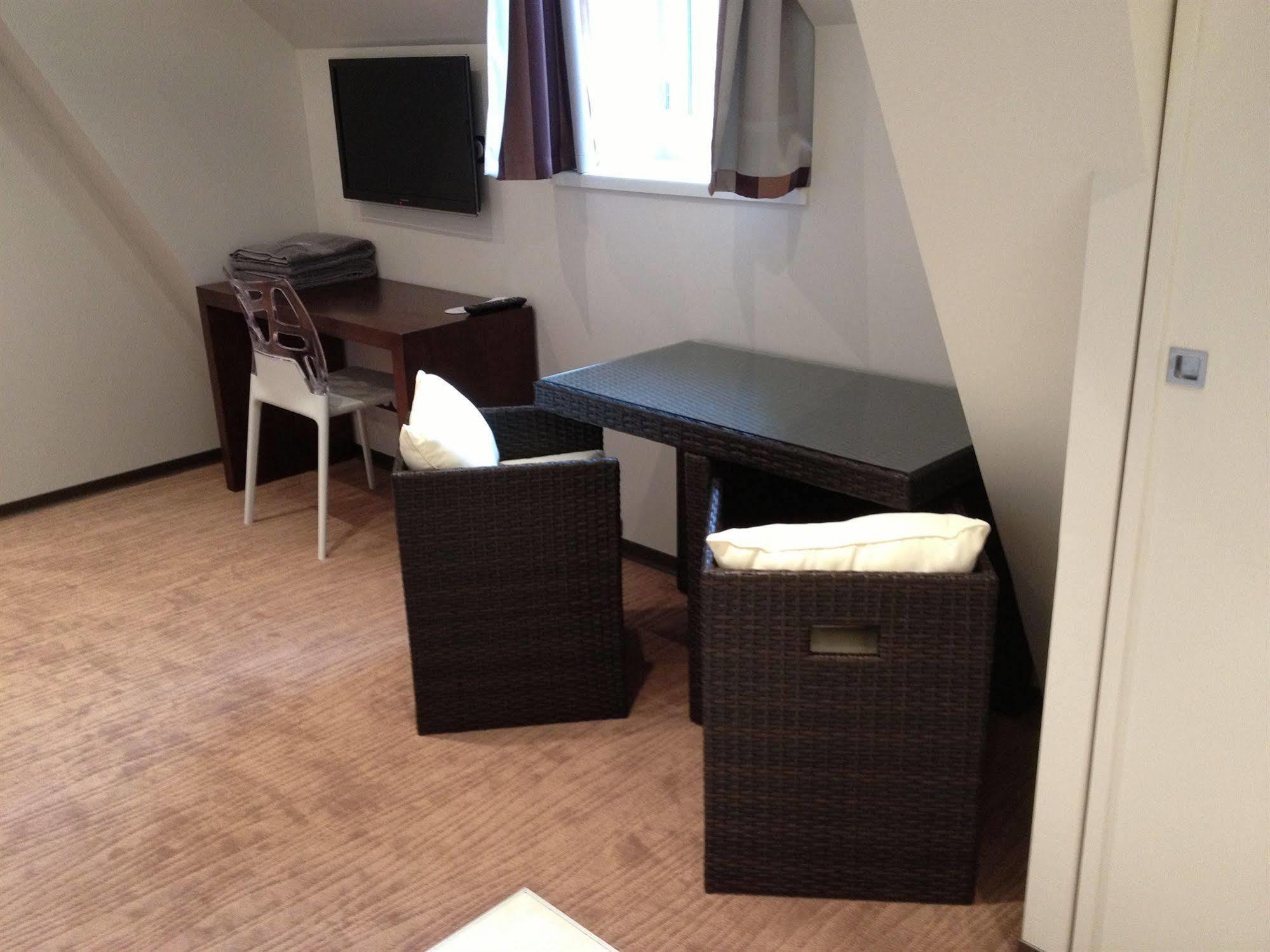 Le 1837 Aparthotel Saint-Affrique Luaran gambar