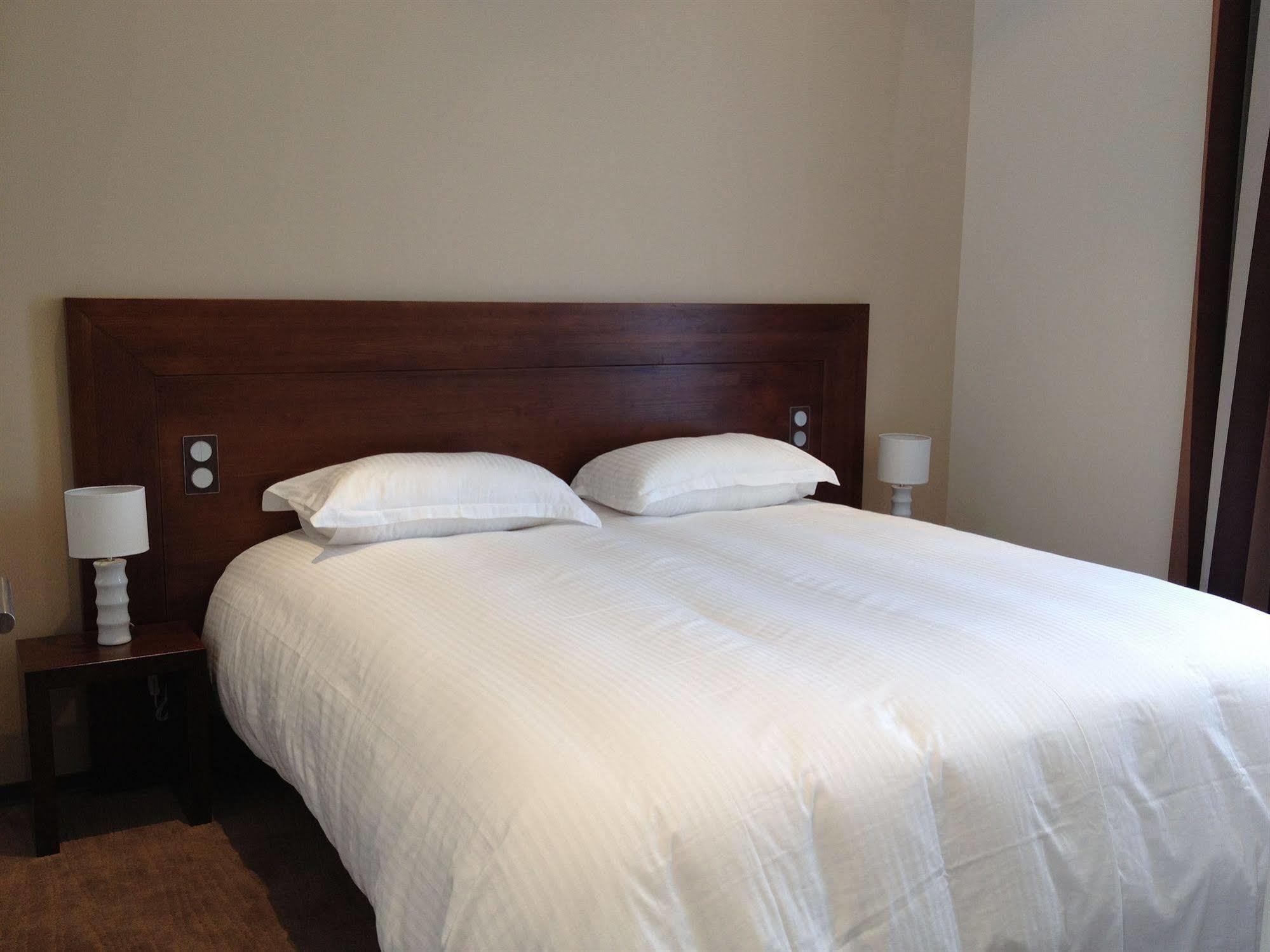 Le 1837 Aparthotel Saint-Affrique Luaran gambar